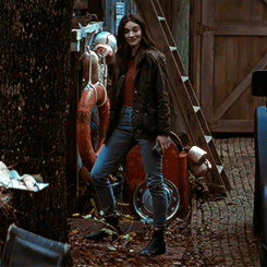 Crystal Reed As Abby Arcane In Swamp Thing // S1xE1