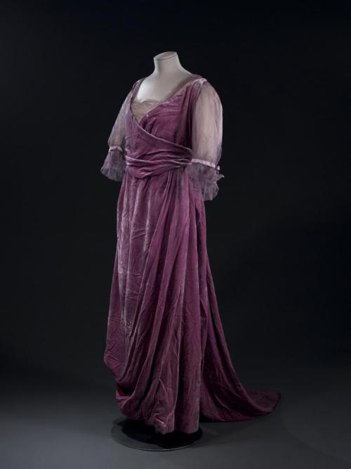 fashionsfromhistory: Evening DressHouse of Worth1900sPalais Galliera