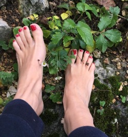 hippie-feet:Strawberry fields forever! 🍓