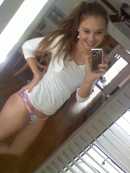 voyeurfollower:  Fucking sexy and cute face and good boobs, very sexy teen!