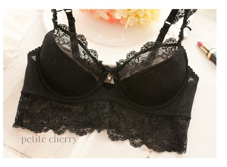 petitecherrycom:  Beautiful lace bralette from Petite Cherry     