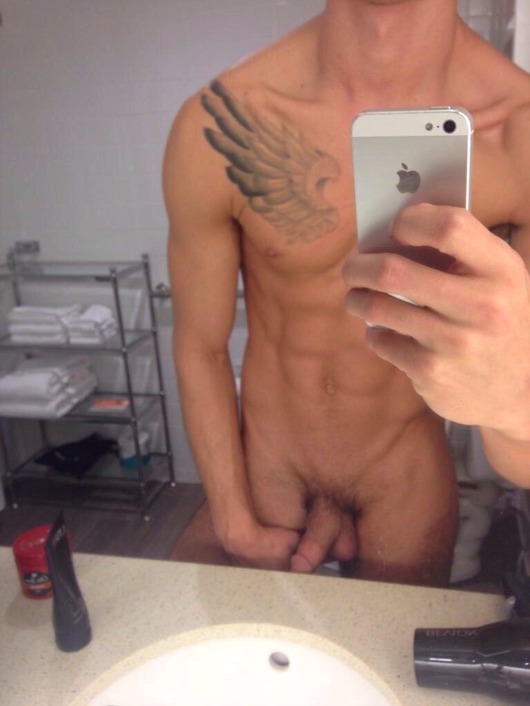 snapchathotguys:  Follow me for more hot straight guys: http://snapchathotguys.tumblr.com