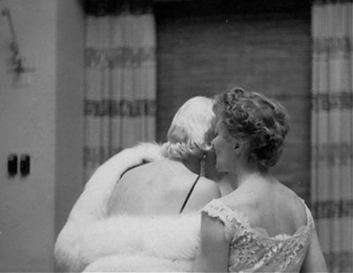 Porn onlynormajeane:  Marilyn Monroe and Hedda photos