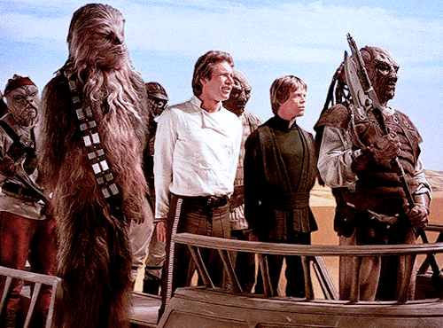 ORIGINAL TRILOGY APPRECIATION WEEK 2021 Day 5 - Favourite Location - Tatooine If There’s A Bright Center
