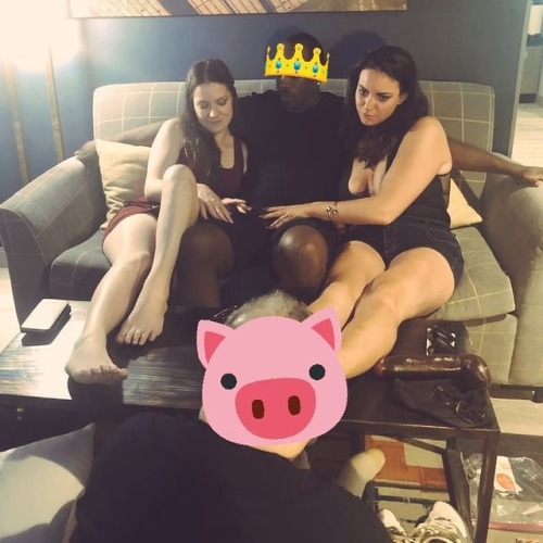 ladyanacondahoa: Look at this nervous beta at the feet of his masters ♠️