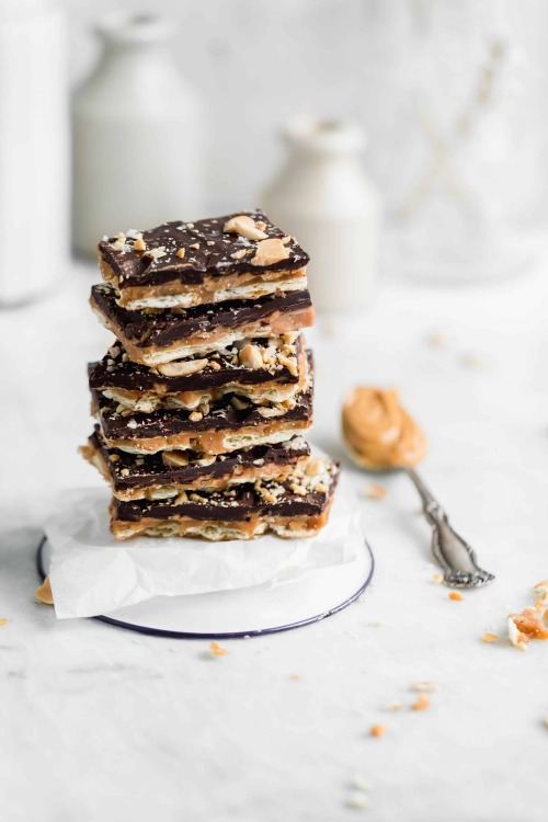 delta-breezes: Chocolate Peanut Butter Saltine Toffee Bark | Broma Bakery 