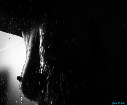 cyrilp-hoto:  Shower time Modèle E Photo