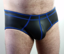 Grrrr, fucking love the feel of these sexy neoprene briefs I