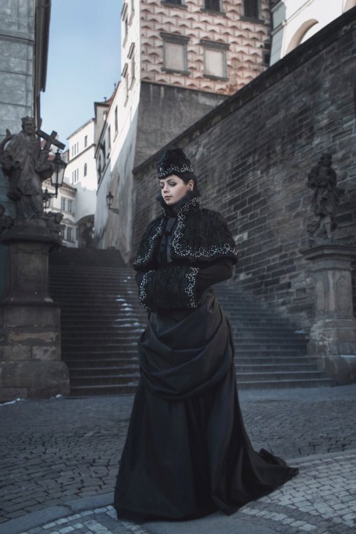 the-dark-drive:Victorian Winter Gothic Costume by BlackMart