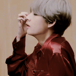 vanillalattaes:2-5/x moments Taehyung blessed | ruined me: ↳ 170922 - That side profile… Is he even 