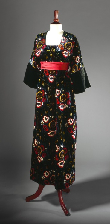 omgthatdress:VitrailPaul Poiret, 1913The Los Angeles County Museum of Art