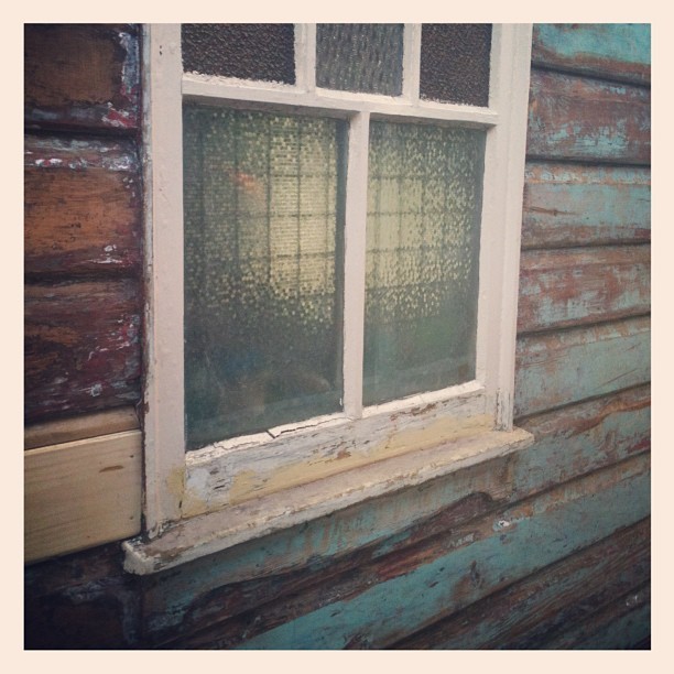 katy-dawson:  Our shed has had all the red paint off revealing a lovely blue underneath!