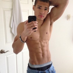 aznguymadness:  damn that face and body &lt;3 http://aznguymadness.tumblr.com/