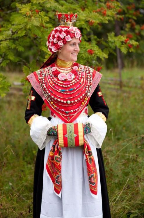 Traditional Swiss costume2. Valais4. Wedding costume