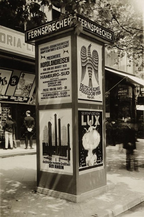 Walter Dexel, Phone Booth - Fernsprecher, 1928. Gelatin silver print. For an Editorial article in Da