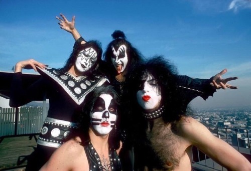Posted @withregram • @acefrehleysshadow #Kisstory Playboy Building Los Angeles, California, January 16, 1975Photographer:Richard CreamerBy the end of November touring had settled down into a more structured routine with the band taking the middle slot