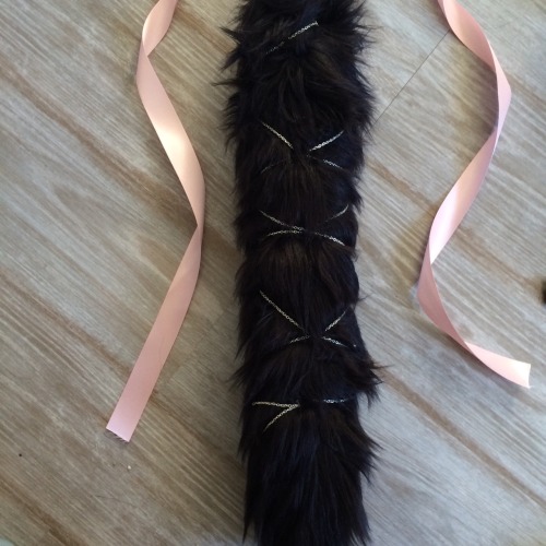 littleqsoddities: LittleQsOddities Giveaway!   Hi everyone! I’m back for a long over due give away! This giveaway will include a 20inch black tail with a silver chain shibari wrapped around the tail with roses and studs. This tail took several hours