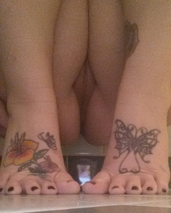 havetherebeen:  beautiiful-feet:  thinkwhatofit:  toeslobber:  johnnyfetish:  cman520: