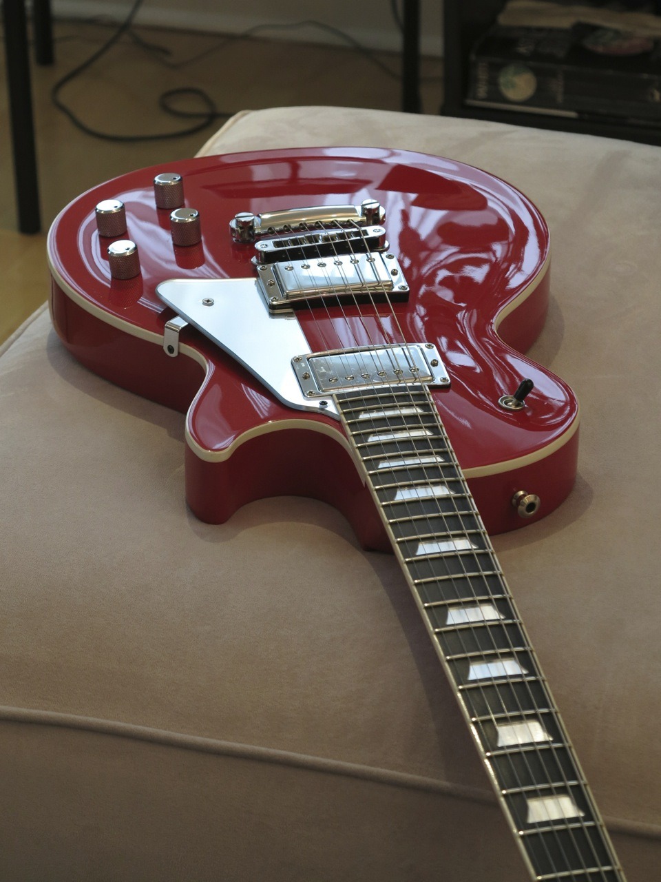 peterbondmusic:  Les Paul GT (Red, no flames, 2006) only 400 made. This thing has