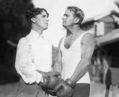 kittyinva: Kittyinva: 1920 c. Charlie Chaplin and Douglas Fairbanks.