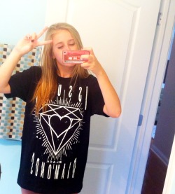 vanswarped:  i look kinda stupid but issues shirt 