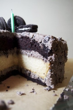 vegan-yums:  Double stuffed oreo cake (GF)