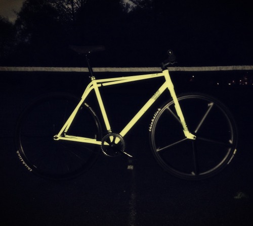 sheferd:  My new Fixie Commencal Acid and Aerospoke on the front