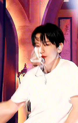 BAEKHYUNPineapple Slice, 240908