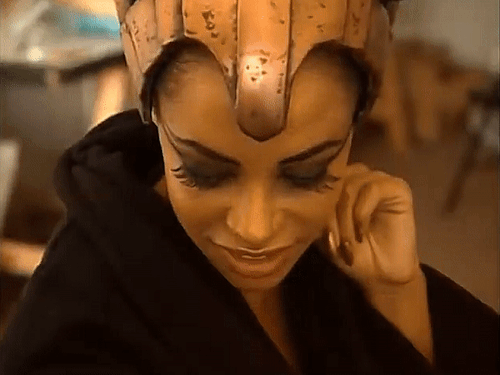 AALIYAH As Queen Akasha On The Set Of Queen Of The Damned (2002)