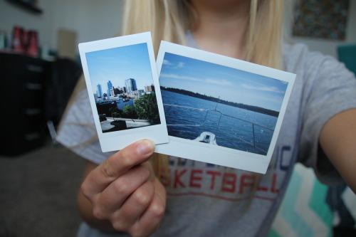 sprinqroll:  wtfhi:  who watermarks pictures anymore lol lol lol     