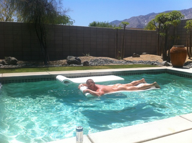 guysthatgetmehard:  spending the afternoon at the pool with abb 