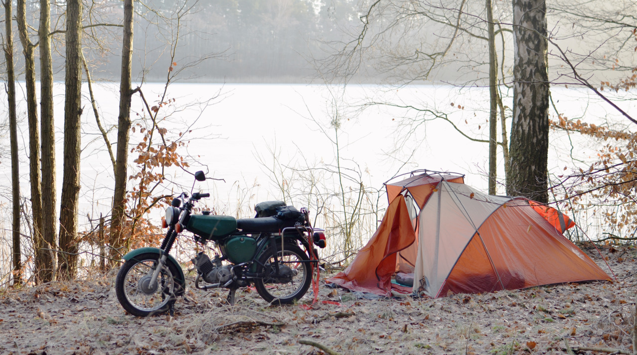 Ira’s campsite beside a frozen lake, during one his surfmat trips. Read one of the latest interviews (auf Deutsch) that Ira did with the fancy people of Berlin's Mitteschön Magazine.