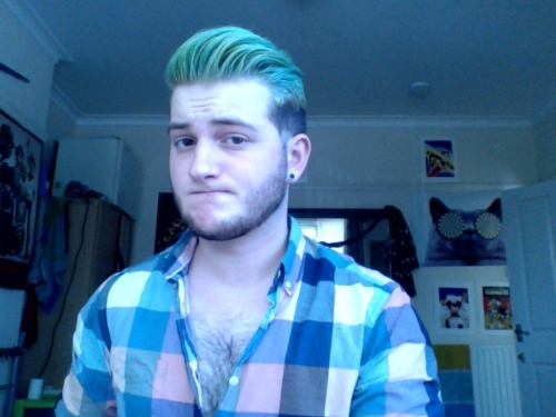 daddy-kong:I think I look half decent today