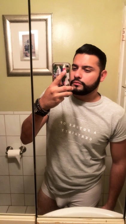 Selfie guy bathroom Model’s bathroom