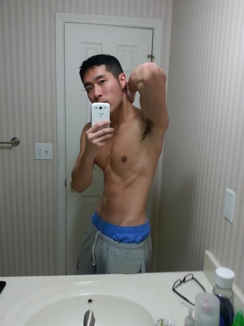 mantop10691:  上翹直屌運動男…