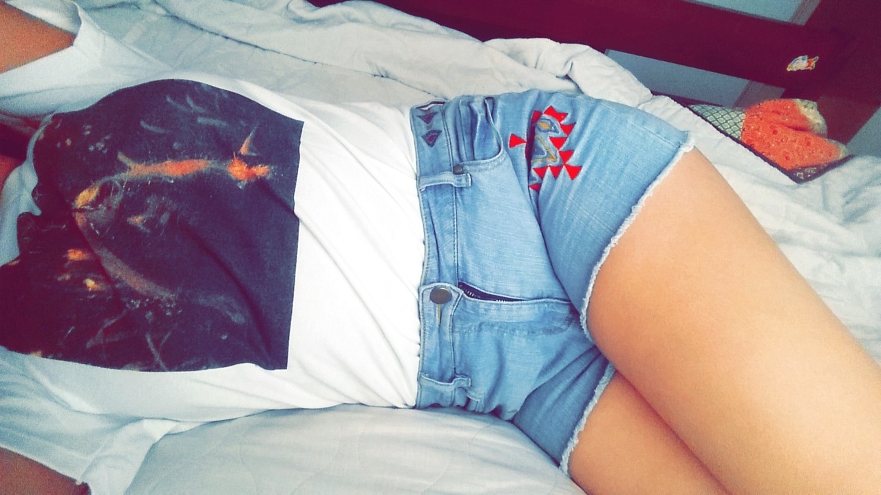 nikkidesirae:today is a good fucking day  🎶sexy can I🎶
