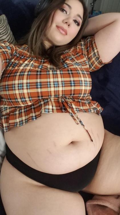 couchqueenie:Can’t stop eating.Every day, porn pictures