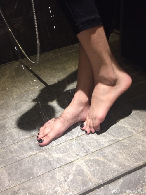 sssiwa:你们喜欢吗，我的小炮友的美足