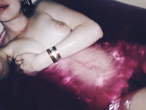 balsam-fawn: Bath bombs make the world a prettier place, I think. ♡