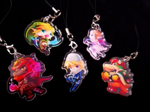 jisuart:  Time for another GIVEAWAY!!!Giving away 5 of my charms. Peep all the designs here: https://jisuart.com/collections/charms Enter here: https://jisuart.com/pages/charm-giveawayGood luck!