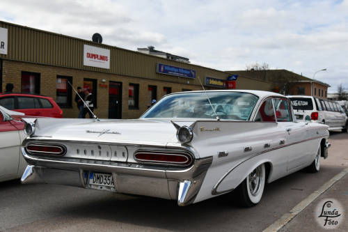 frenchcurious: Pontiac Bonneville 1959. - source 40 & 50 American Cars. I remember this one
