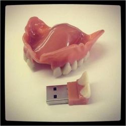 Dentadura-USB compatible con la leche RAM.