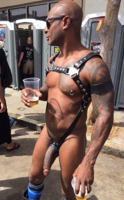 wisottertail:  blkmilk:  #FOLSOMSTREETANTICS  BLACK MASTER 