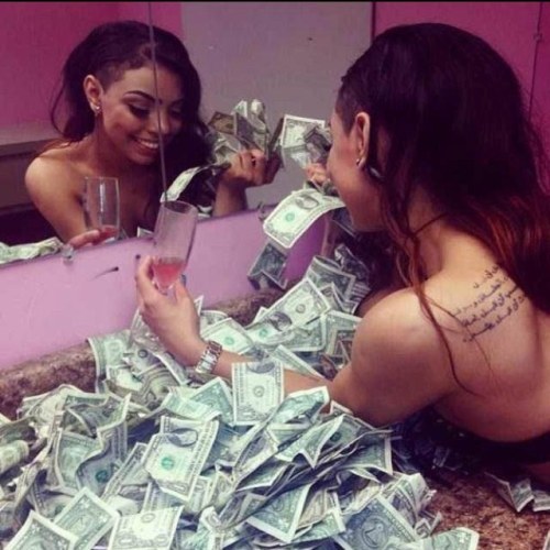 wcked:  simplylovelyyy:  pr1nceshawn:  Strippers enjoying their money.  Amazing.  This photoset makes me so happy   I wish I was born a sexy woman u 3u