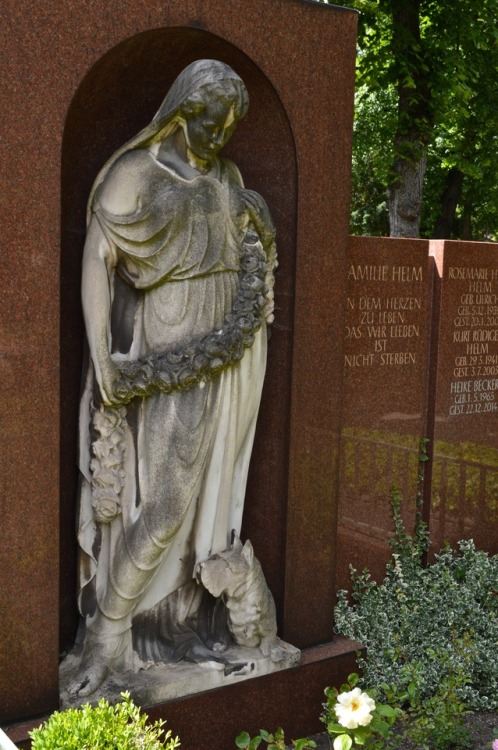 graniteonmypizza: Trinity Cemetery, Dresden, Germany, May 2017