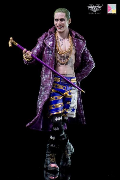 Final product pictures of Hot Toy’s action figure of the “Clown Prince of Crime” in his boxer 