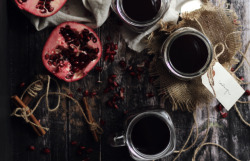 confectionerybliss:  Winter Cocktails: Honey Pomegranate Mulled Wine | Hot Cocoa With Rum | Bourbon Chai{Verily Mag}