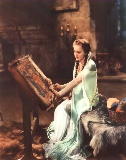 cobblestonestreet:Olivia de Havilland as Maid Marian in “The Adventures of Robin Hood”, (1938)