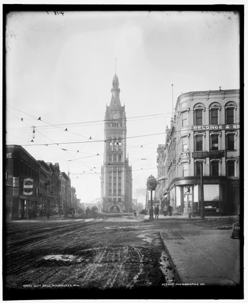 onceuponatown:City Hall, Milwaukee, Wisconsin. Ca. 1900.