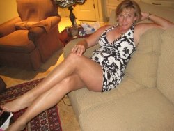 americanmilf:  http://americanmilf.tumblr.com/